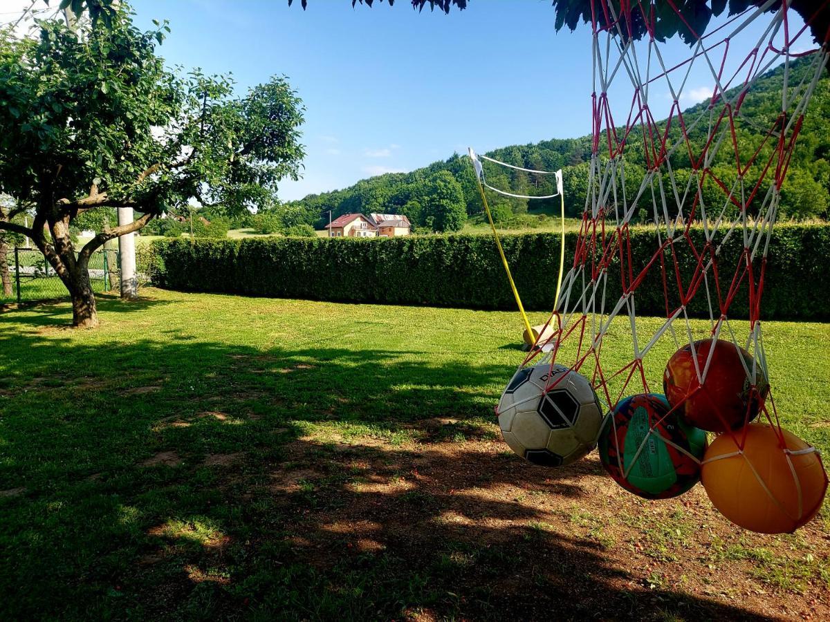 Guest House Gacka Rogic โอโทชาส ภายนอก รูปภาพ