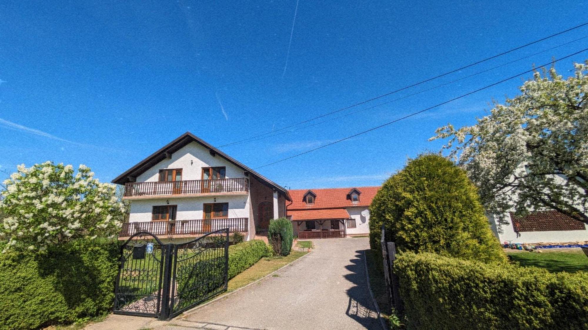 Guest House Gacka Rogic โอโทชาส ภายนอก รูปภาพ