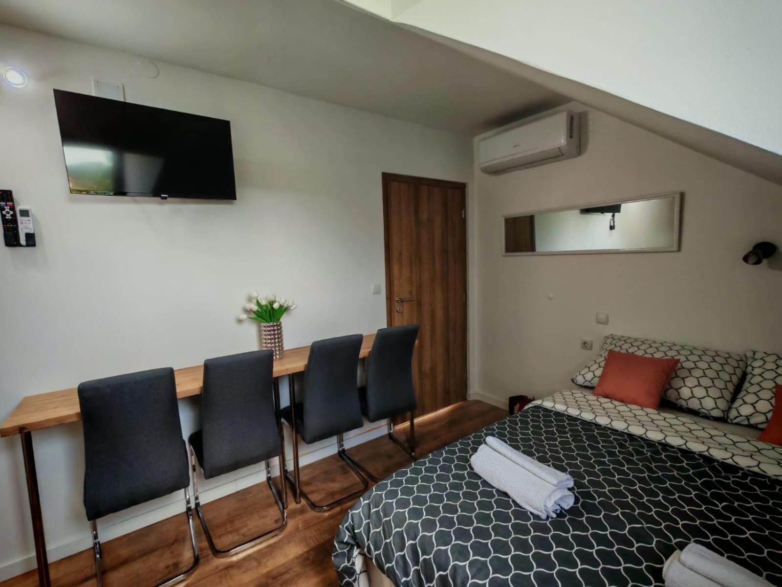 Guest House Gacka Rogic โอโทชาส ภายนอก รูปภาพ